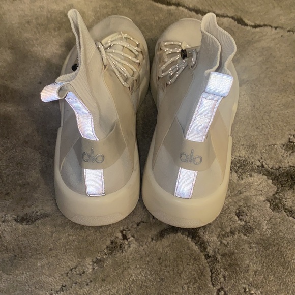 Alo sneakers - Picture 3 of 9